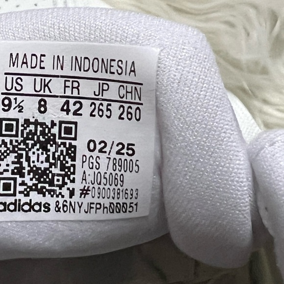 NIB adidas Women's Questar 3 Running Sneaker - Size9.5 - Picture 11 of 12